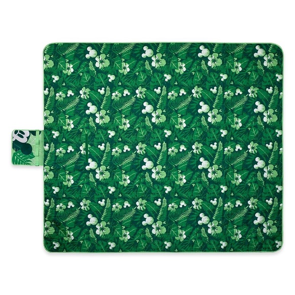 NWT Disney green picnic blanket - Picture 2 of 4